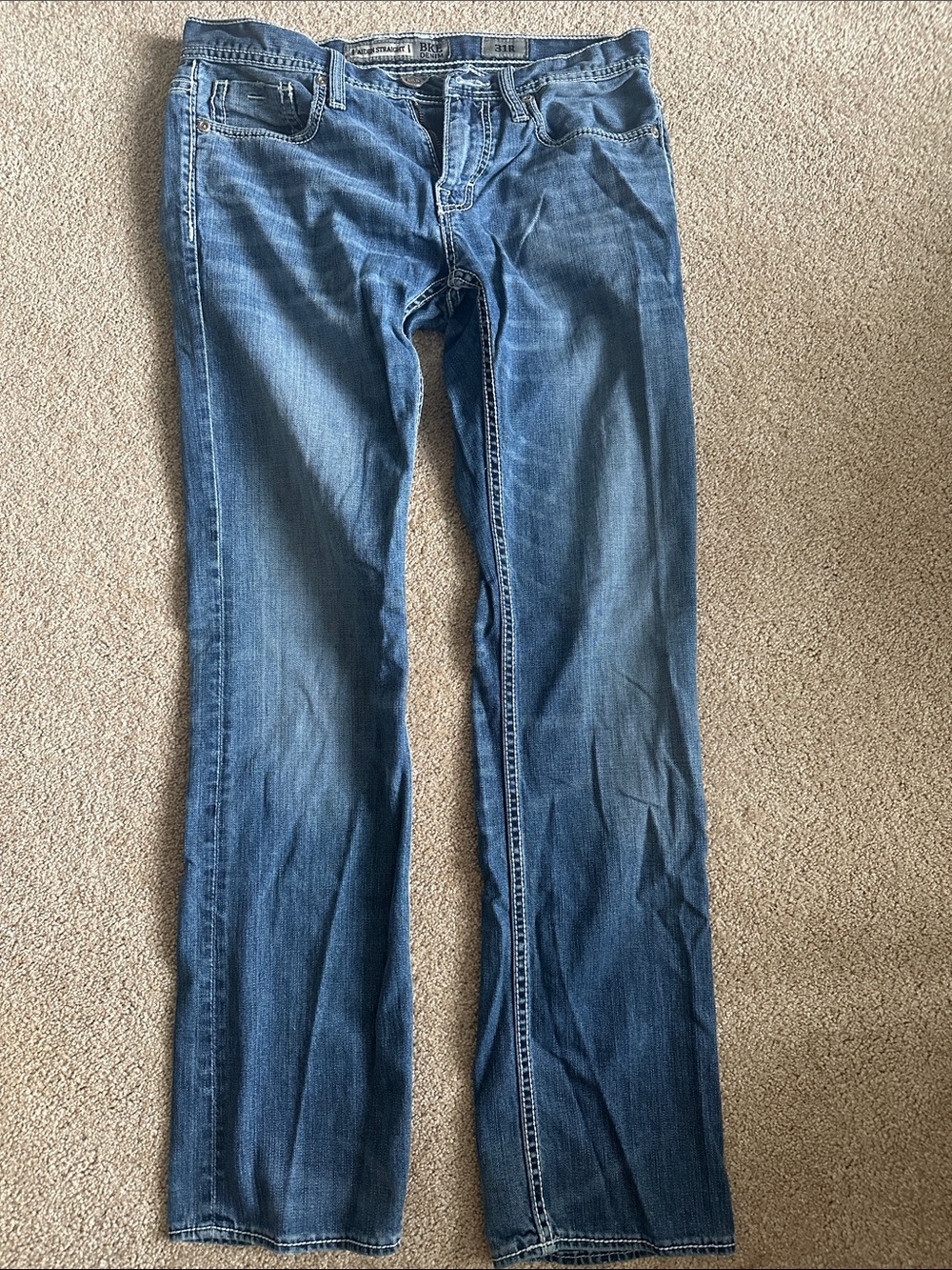 BKE Men’s Aiden Straight Jeans in Medium Blue Wash